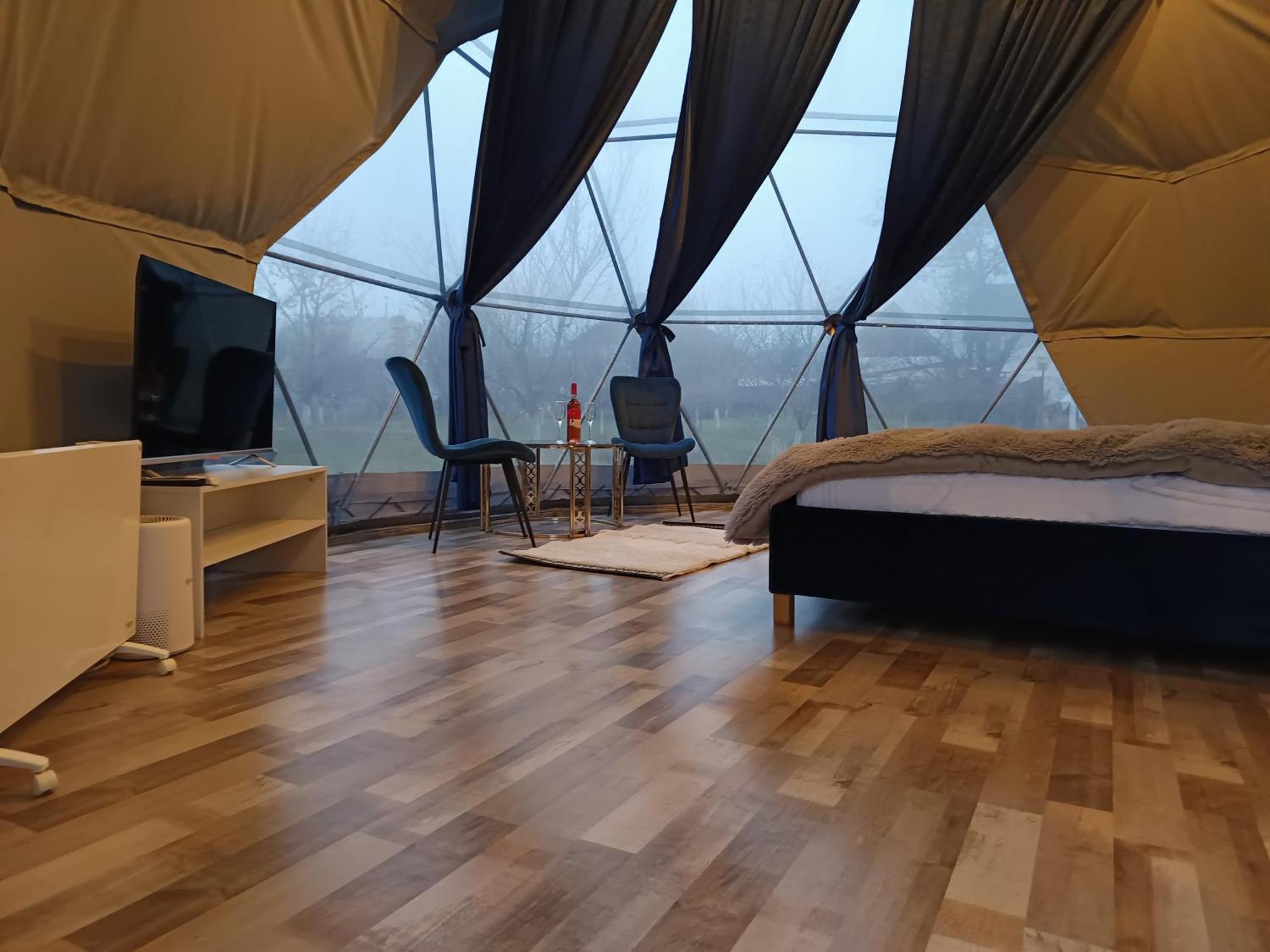 Sun Garden Glamping Domes Hotel Calimanesti Exterior photo