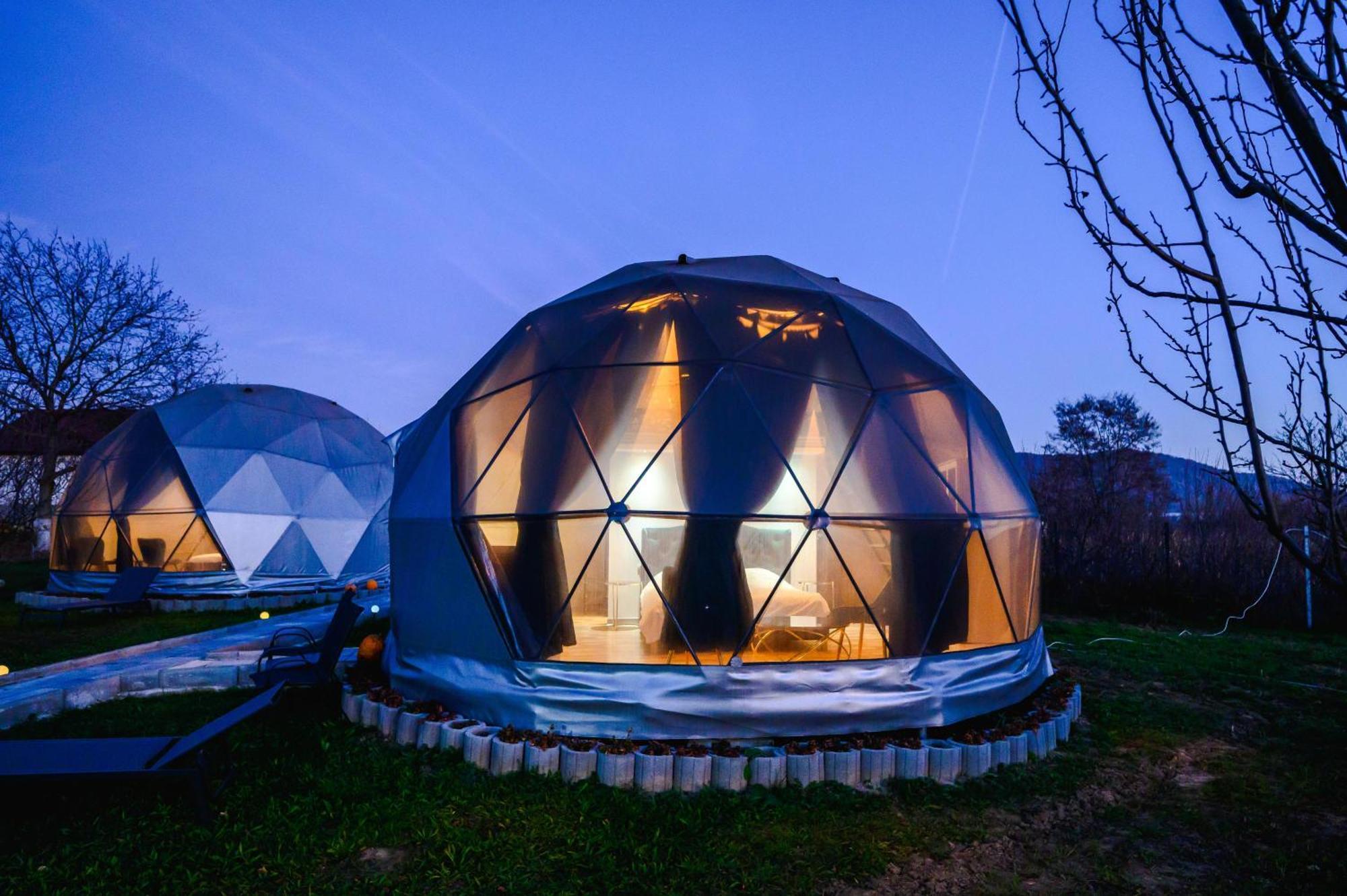 Sun Garden Glamping Domes Hotel Calimanesti Exterior photo